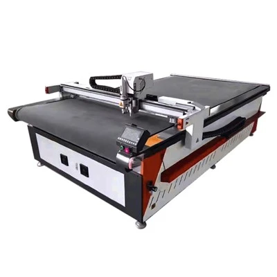 Plotter s oscilačným nožom